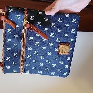 NWOT - New York Yankees Dooney & Bourke Signature Small  Crossbody Bag